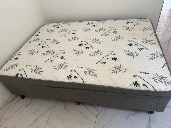 Cama box casal usada 2 vezes