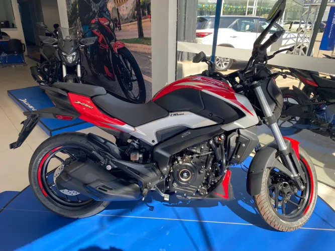 BAJAJ DOMINAR 250cc 