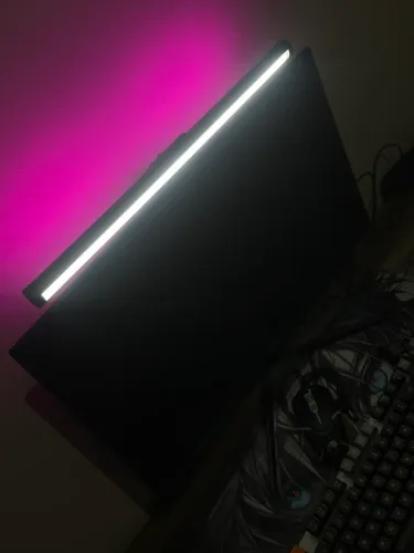 Monitor 24 polegadas, tela curva, 180 fps + light bar