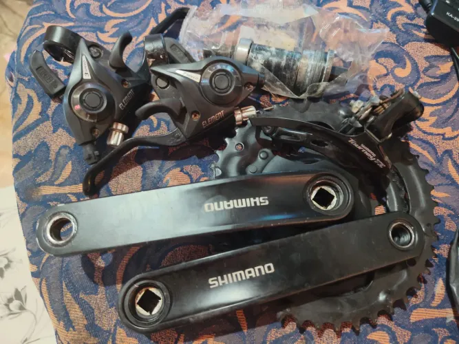Kit Pé de vela Shimano, câmbio dianteiro Shimano, par de punho com passador, e central