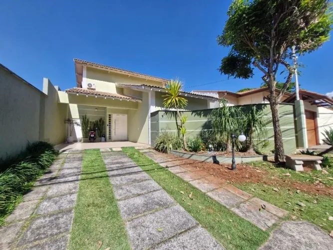 CASA 3 QUARTOS/ SUÍTES, COM PISCINA, PRÓXIMO AO SHOPPING GRANJA VIANA.