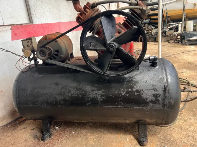 Compressor de Ar 300 Litros 
