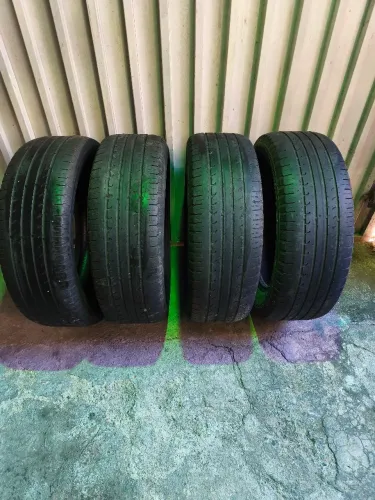 Pneus 215 60 R17 Goodyear usado