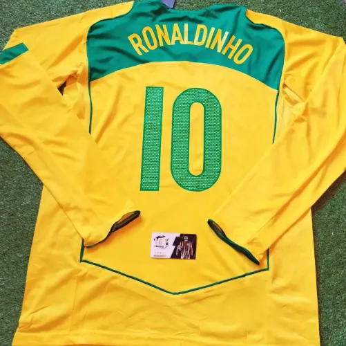 Camisa Retrô Seleção Brasileira Ronaldinho Manga Longa 2002 - Home Amarela Penta