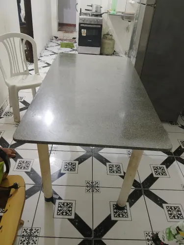 Vende-se mesa 