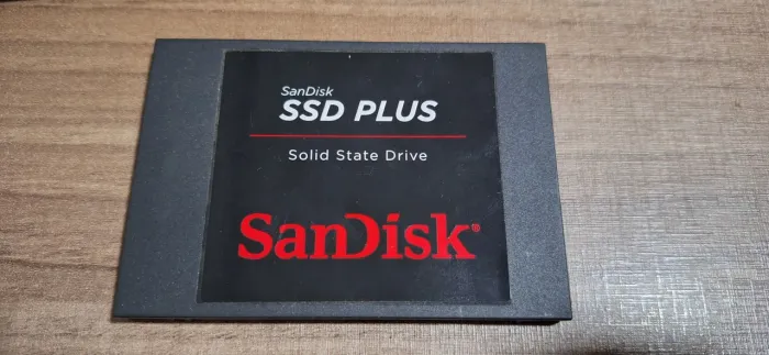 SSD SanDisk 240GB (SSD Plus)