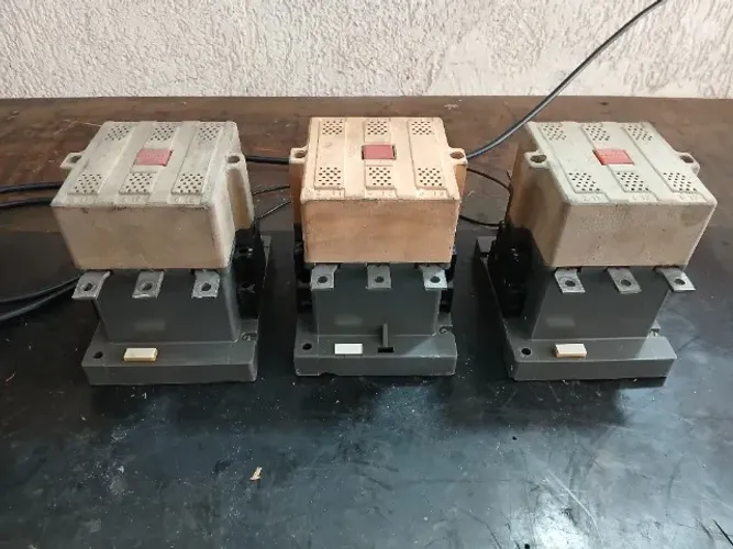 CONTATOR USADO SIEMENS 3TB50,BOBINA 220VCA,150 AMPERES 