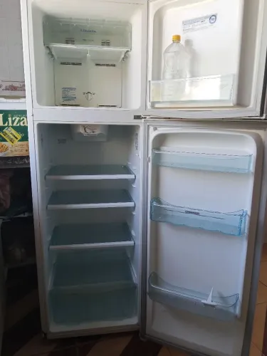 Geladeira com defeito e sem gás