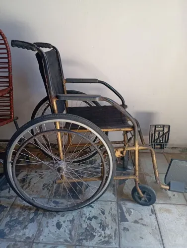 Cadeira de rodas dobrável