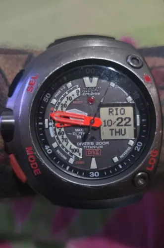 Citizen meia lua Titanium ON