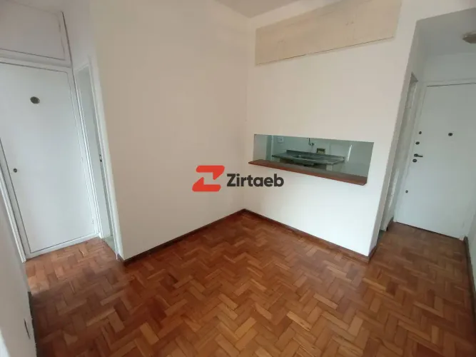 APARTAMENTO SALA COM 2 ARMÁRIOS, QUARTO SEPARADO, BANHEIRO, COZINHA COM ARMÁRIOS E ÁREA DE