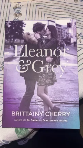 Livro Eleonor e Grey