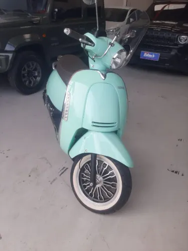 Moto Motorino 150cc Cappuccino , super conservada , IPVA e Licenciamento em dias .