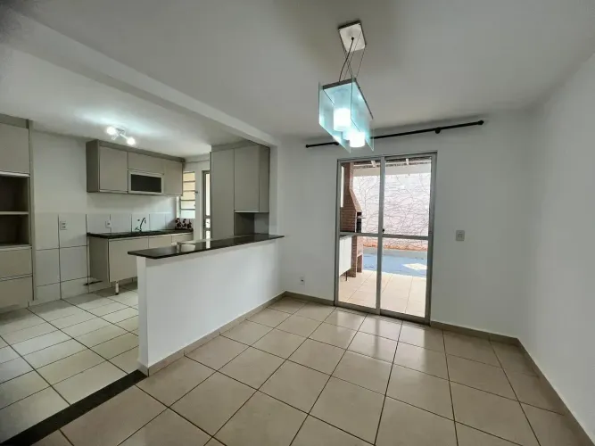 Casa sobrado em condomínio com 04 quartos e quintal no Evidence Resort
