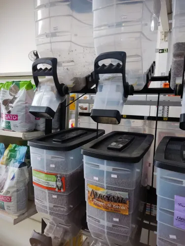 Dispensers para ração animal
