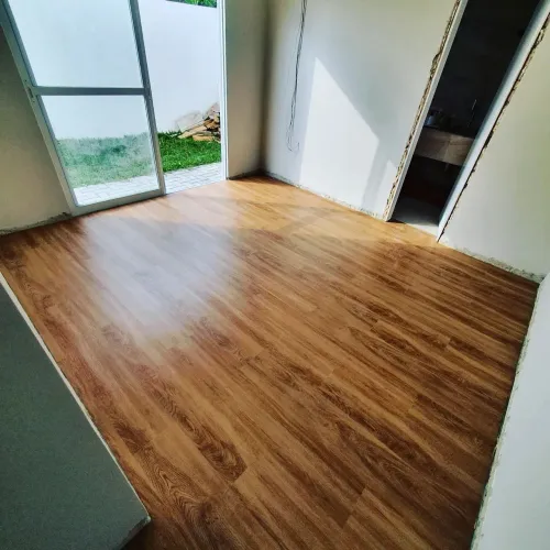 Instaldor de pisos laminado, vinilico, rodape , etc...