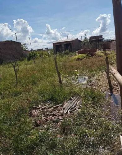 Vende-se terreno no barro vermelho, ou trocar em moto, terreno plano com energia