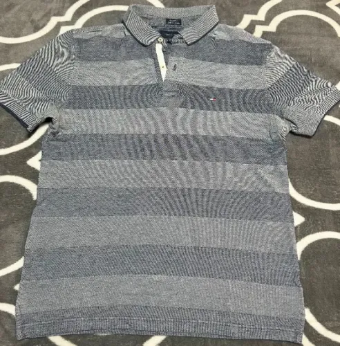 Camisa pólo Tommy Hilfiger cinza e chumbo - tamanho G