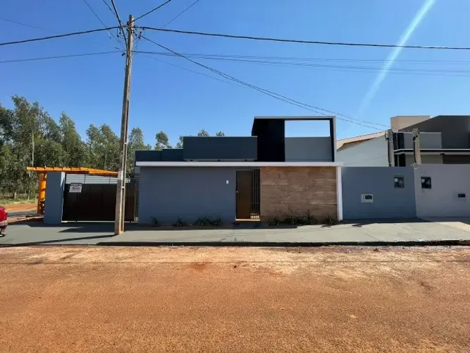 Casa Nova à Venda em Rio Brilhante-MS | 2 Quartos, Garagem e Área Gourmet