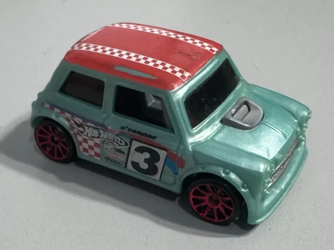 Hot Wheels Morris Mini Track Stars 2011 (sem embalagem)