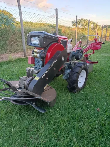 Micro trator toyama 16.5 hp diesel com roçadeira frontal