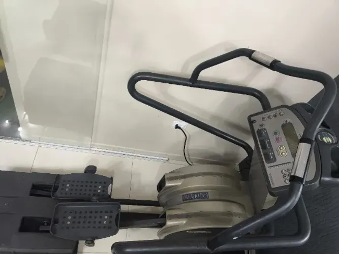 Elíptico tecnogym