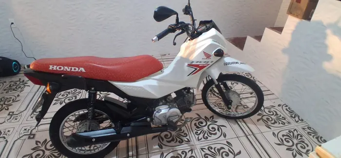 Moto totalmente nova nada fazer toda revisada