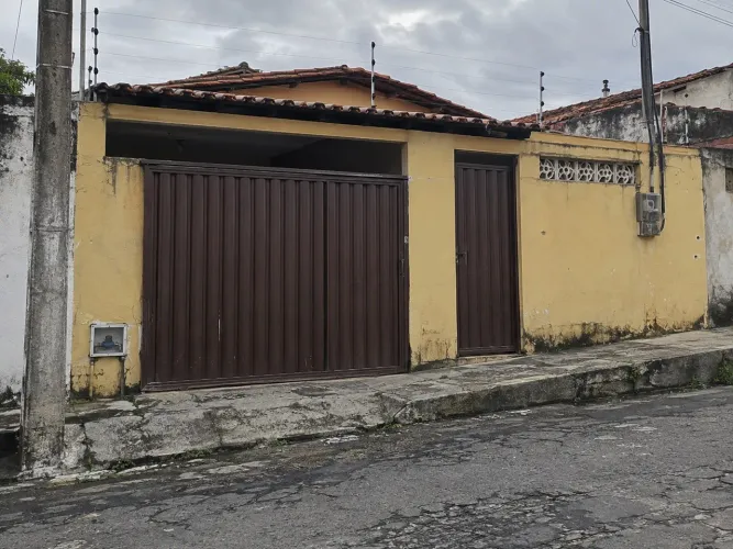 Casa a venda no QUINTINO CUNHA, com 2 quartos