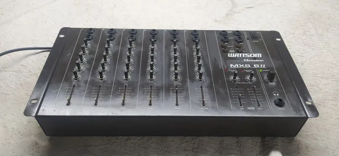 Mesa de som Wattson MXS II 6 canais