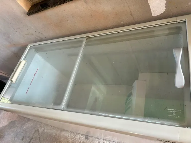 Freezer horizontal tampo de vidro