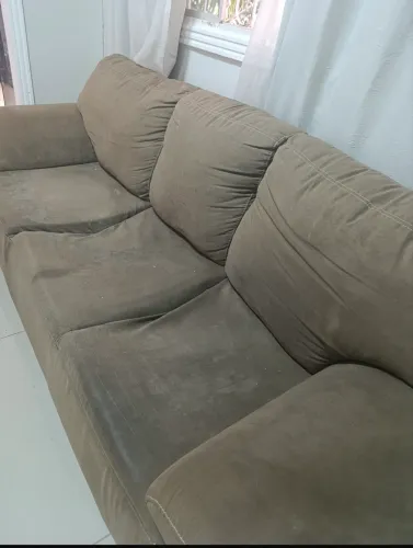 Sofá a Três Lugares Extremamente Confortável