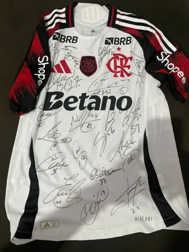 Camisa Adidas Flamengo Arrascaeta autografada 