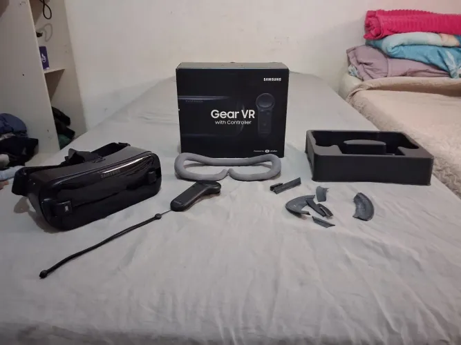 Óculos de Realidade Virtual Samsung Gear VR com Controle ? Usado