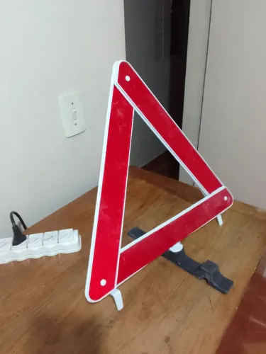 Triângulo veicular de alerta