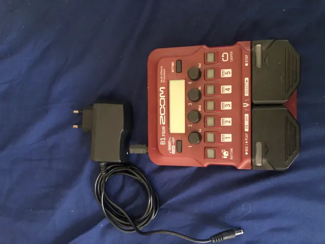 Pedaleira Zoom B1 Four