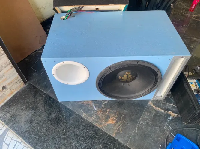 Vendo caixa de som trio vazia com a boca