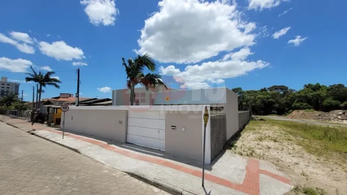 Casa de Alvenaria toda Mobiliada e Averbada para Venda em Araranguá - SC