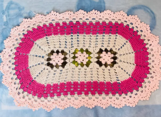 Tapete único em crochê rosa