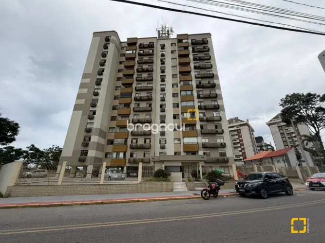 Apartamento reformado e mobiliado com 3 dormitórios no Canto/Estreito | 83 m²
