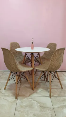 Vendo conjunto de mesa com 4 cadeiras para cozinha ou sala