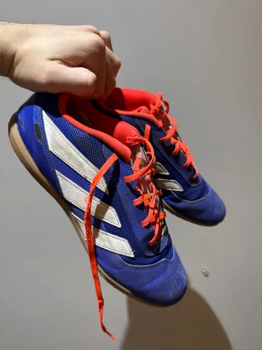 Chuteira Adidas