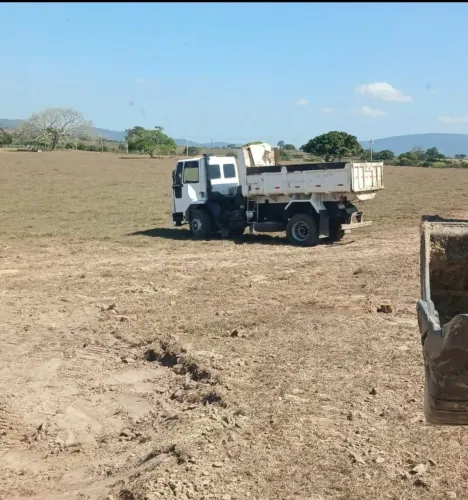 Vendo caçamba fordcargo 1415 motor Cummins série B.