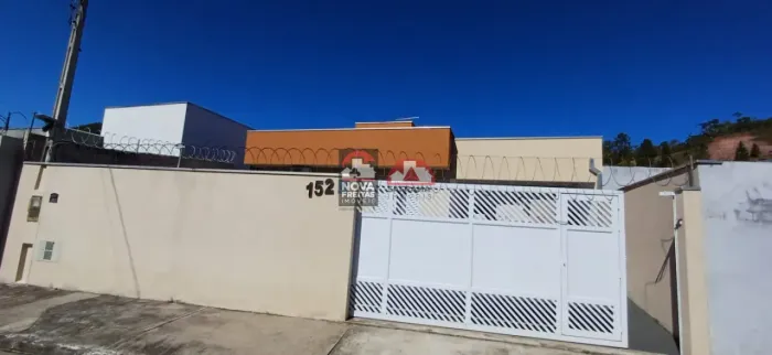 Ótima casa com três dormitórios sendo uma suite próximo a faculdade Modulo
