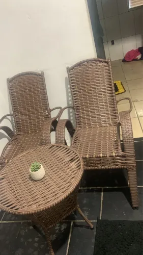 Vendo mesa e cadeiras de varanda