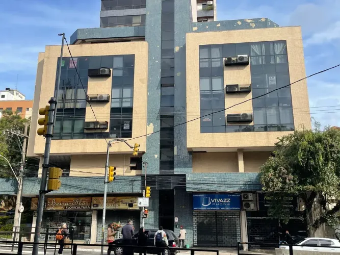 Barbada ! Sala comercial desocupada com divisória e ar condicionado