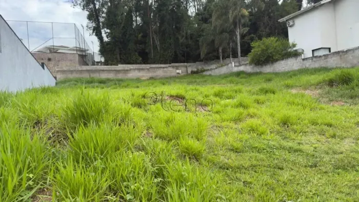 Terreno à Venda no Condomínio Jardim Europa em Vinhedo, no bairro Jardim Europa.