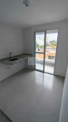 Apartamento com 2 dormitórios (suíte) sacada com pia e tomada para Grill. Baixo valor de c
