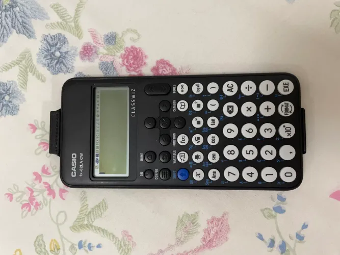 Calculadora Casio fx - 82LA CW
