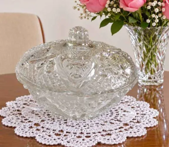 Bomboniere vintage em vidro/ Demi-Cristal.