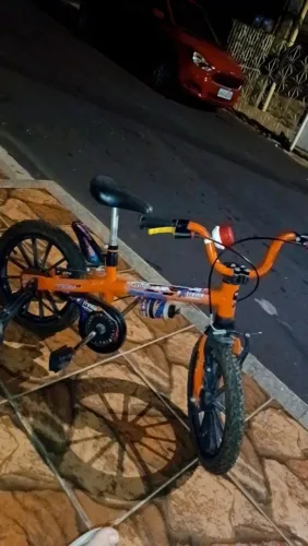 Vende-se bicicleta infantil semi-nova